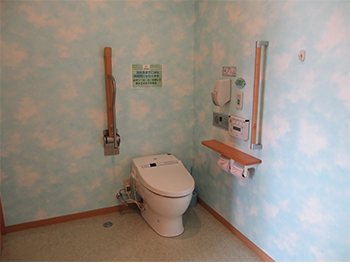 多目的トイレ写真-ふじい眼科クリニック